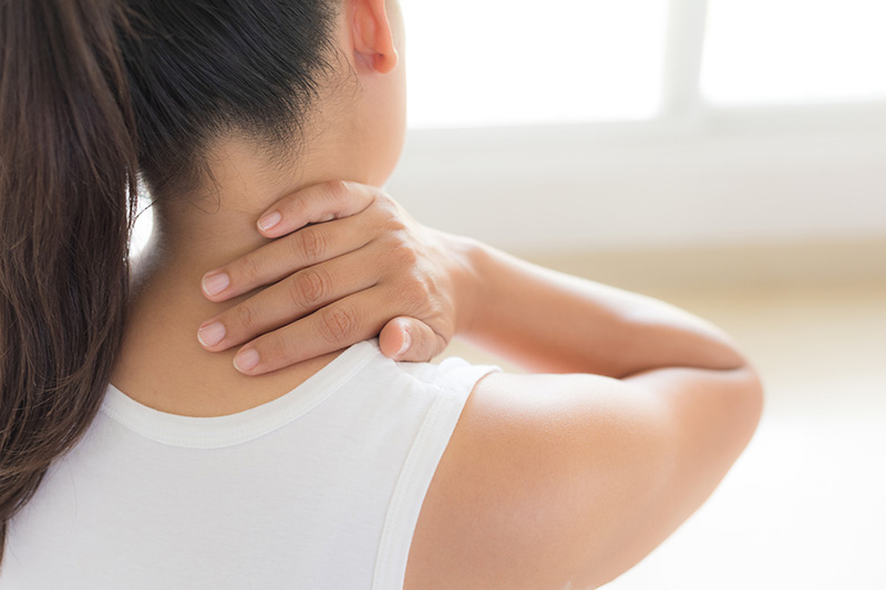 éles súlyos fájdalom a gerincben az osteochondrosis nagyon fáj